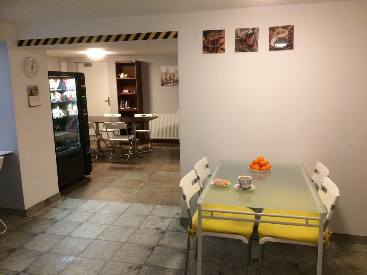 Hophop Noclegi Warsawa Bagian luar foto